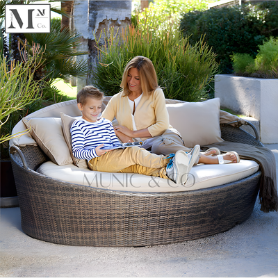 NOVO Outdoor Day Bed with Retractable Shade